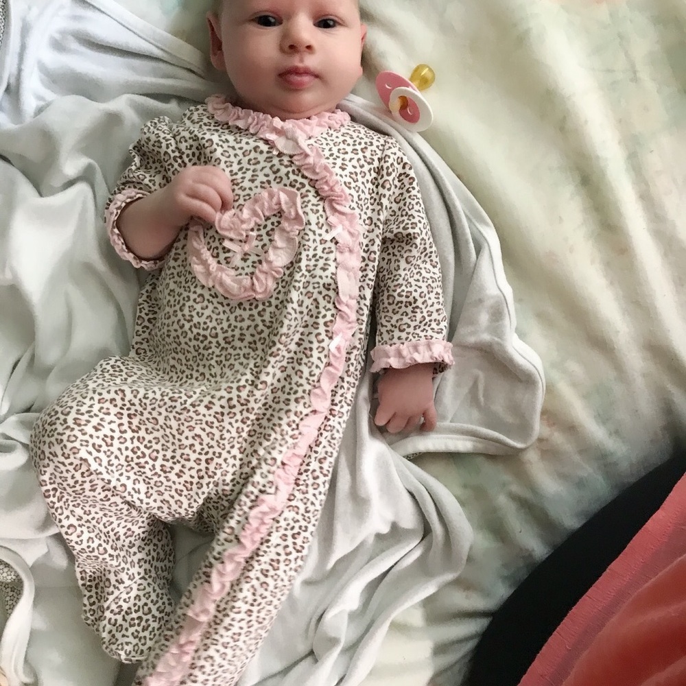 🌹SOLD🌹3M Little Me animal print w ruffle sleeper